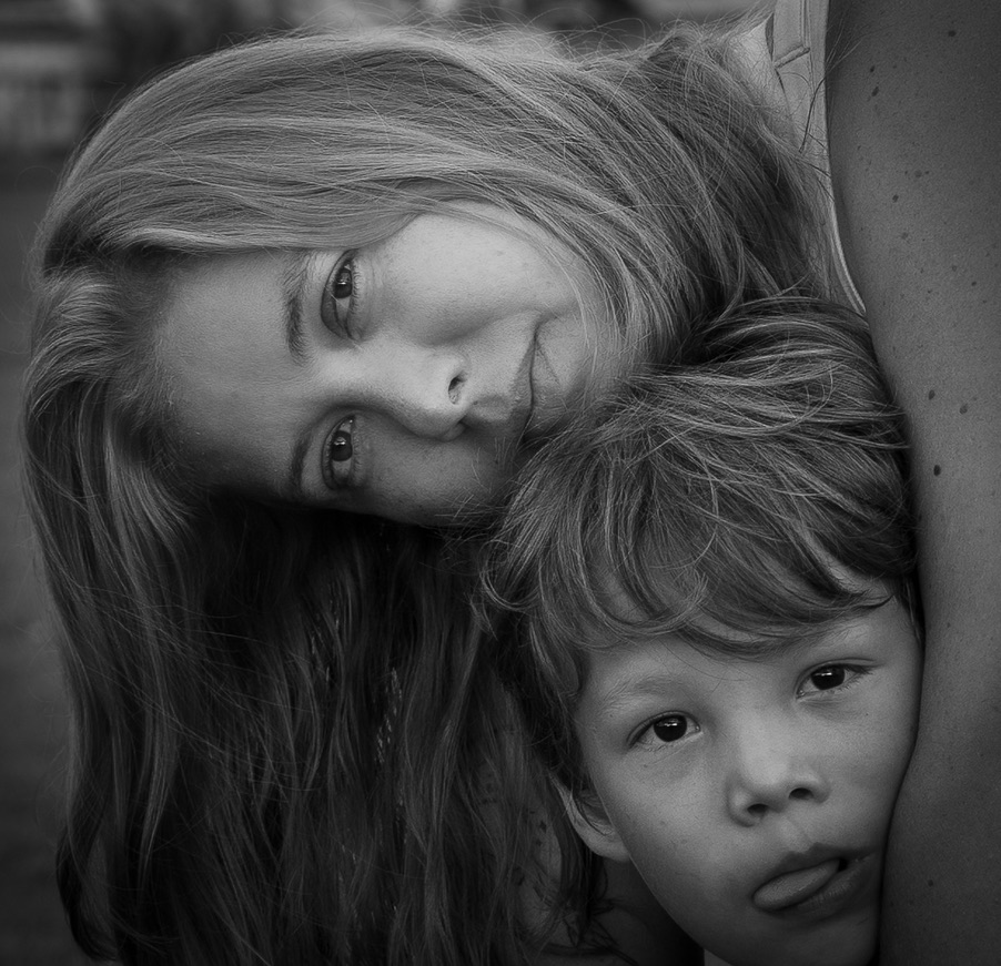 Sara y su hijo, fundadora de Match2Play