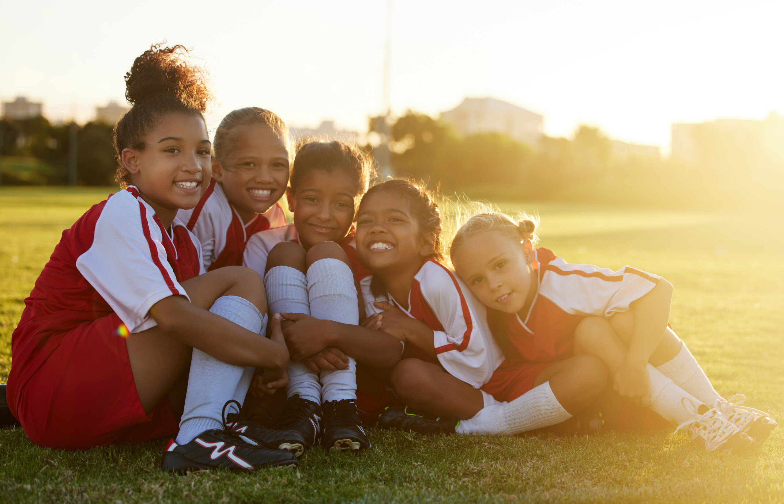 Niñas formando parte de un equipo de fútbol